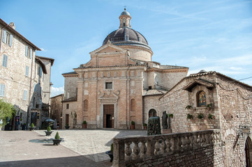 Assisi, chiesa nuova vista della piazza