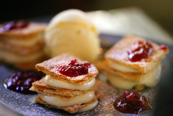 Photo of a macro delicious cake with cream