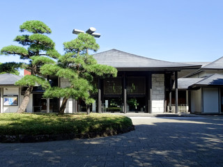 青天の国立能楽堂