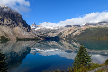 Fototapeta na wymiar Scenic view of Bow Lake on the Icefields Parkway in Banff National Park and Jasper National Park