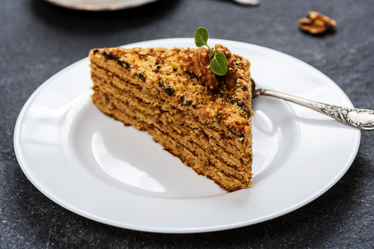Dessert honey cake