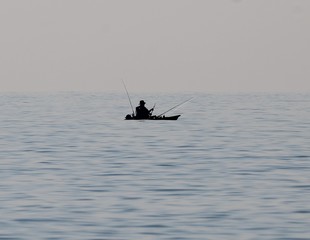 Pescando en la barca