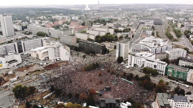  In Chemnitz thousands of people stood up against raciscm and hate. Peaceful protest in Eastern Germany. 