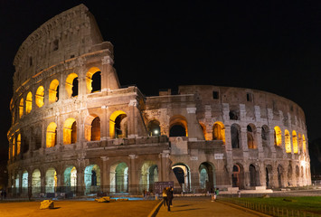 Naklejka premium Rome, Rome/Italy - April 10, 2018: Colosseum on an April Night in Rome