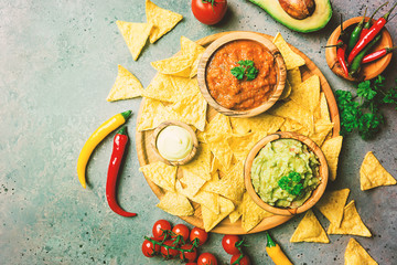 Obraz na płótnie Canvas Mexican nachos with dip
