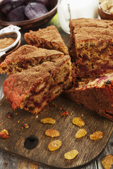 Beetroot pie with raisins