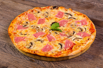 Pizza mushrooms and ham