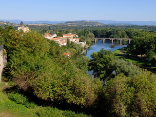 Fototapeta na wymiar Pont du Chateau - Auvergne