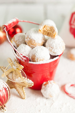 Snowballs Cookie Balls With Powdered Sugar