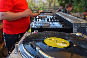 Naklejka premium DJ with turntables