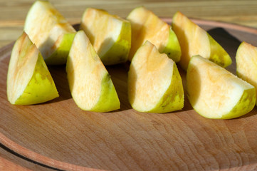 Slices of apples on a wooden tray