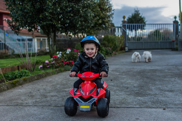 Bebe en quad © Ivan Castro