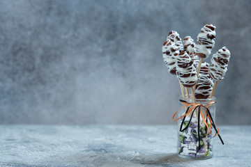 Halloween mummies with date fruit and white chocolate