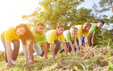 Team gemeinsam am Start bei Sport Wettkampf auf Sportfest