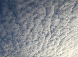 Cielo nuvoloso in autunno