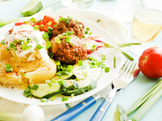 Mashed potatoes and meatballs