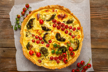 Savory pie with broccoli and tomatoes