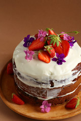 Sponge cake with berries