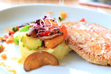 plate of tuna steak and its vegetable garnish in a french restaurant
