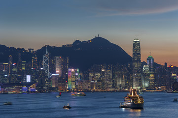 Fototapeta premium Victoria Harbor of Hong Kong City at Dusk