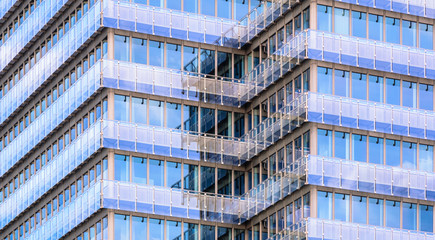 Obraz premium Glass window pattern of a modern office building
