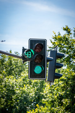 green color on the traffic light with count down
