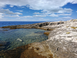Skalisty brzeg Chorwacji w rejonie Puli, Morski brzeg, Europa