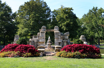 Obraz premium Ruins with Fountain