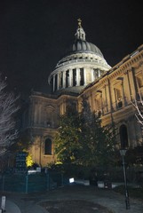 Fototapeta na wymiar St Paul's Cathedral at Night