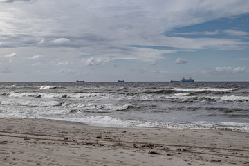  sea ​​and blue sky