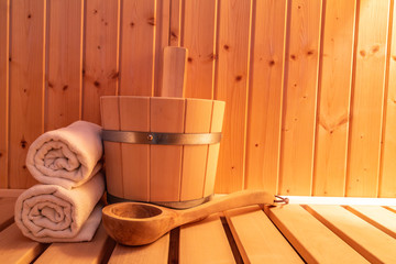 Fototapeta na wymiar eine kleine private finnische Sauna mit Zubehör