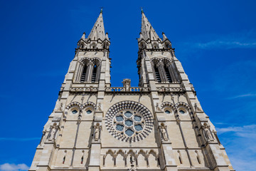Fototapeta na wymiar Cathédrale Notre-Dame-de-l'Annonciation à Moulins sur Allier