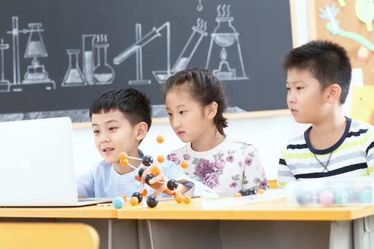 Elementary school students use computers in the classroom