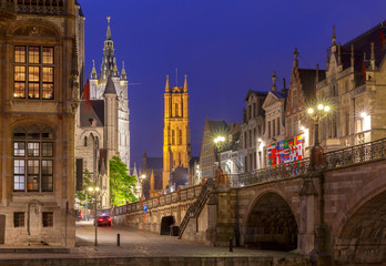 Fototapeta premium Pan. Nabrzeże miasta o zachodzie słońca.