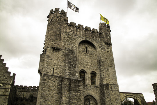 Forte e fortifica&ccedil;&otilde;es