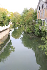Obraz premium Bâtiment en ruine sur le Loir - Vendôme