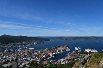 Fototapeta na wymiar Stadt Bergen in Norwegen, Aussicht vom Berg Floyen
