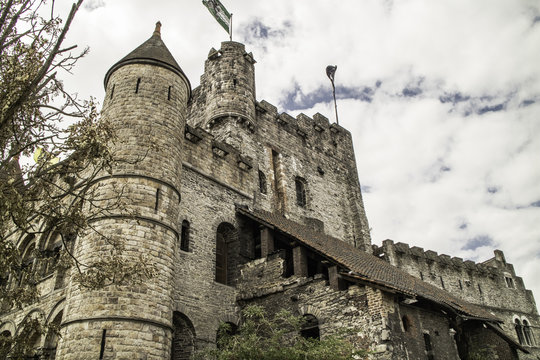 Forte e fortifica&ccedil;&otilde;es