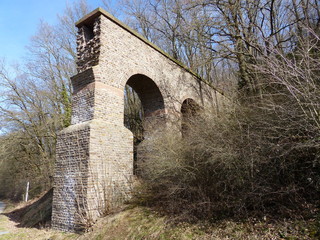 Fototapeta na wymiar Römische Aquäduktbrücke in Mechernich-Vussem / Eifel
