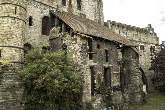 Forte e fortifica&ccedil;&otilde;es