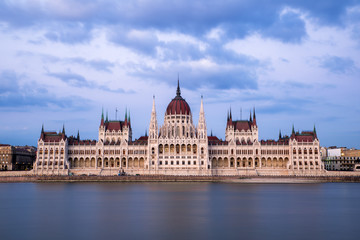 Fototapeta na wymiar Budapest Parlament am Tag