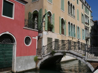 Fototapeta na wymiar Venezia - scorci nelle Calli del sestiere San Marco