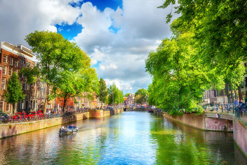 Fototapeta na wymiar Canal in Amsterdam