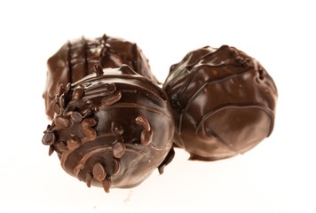 Dark & milk chocolate candies / pralines / truffles, assorted