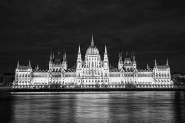 Budapest Parlament schwarz-weiß