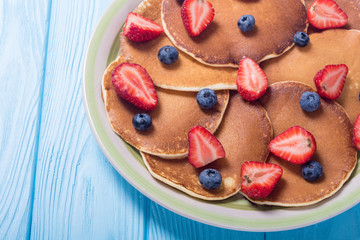 Fototapeta na wymiar Pancakes with strawberry and blueberry