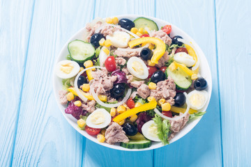 Tuna salad with vegetables