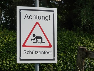 Schild Verkehrsschild Verbotsschild StVO Schützenfest Achtung