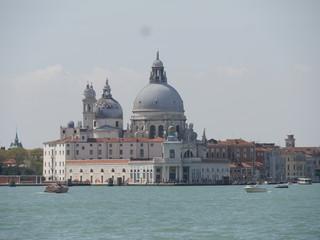 Fototapeta na wymiar Venezia - Punta della Dogana e Dogana da Mar
