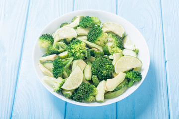 Green salad with avocado